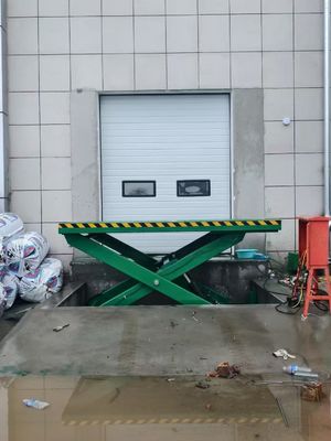 산업 상업 및 물류 분야의 장기적인 사용을 위한 내구성이 뛰어난 시저 리프트 작업 테이블